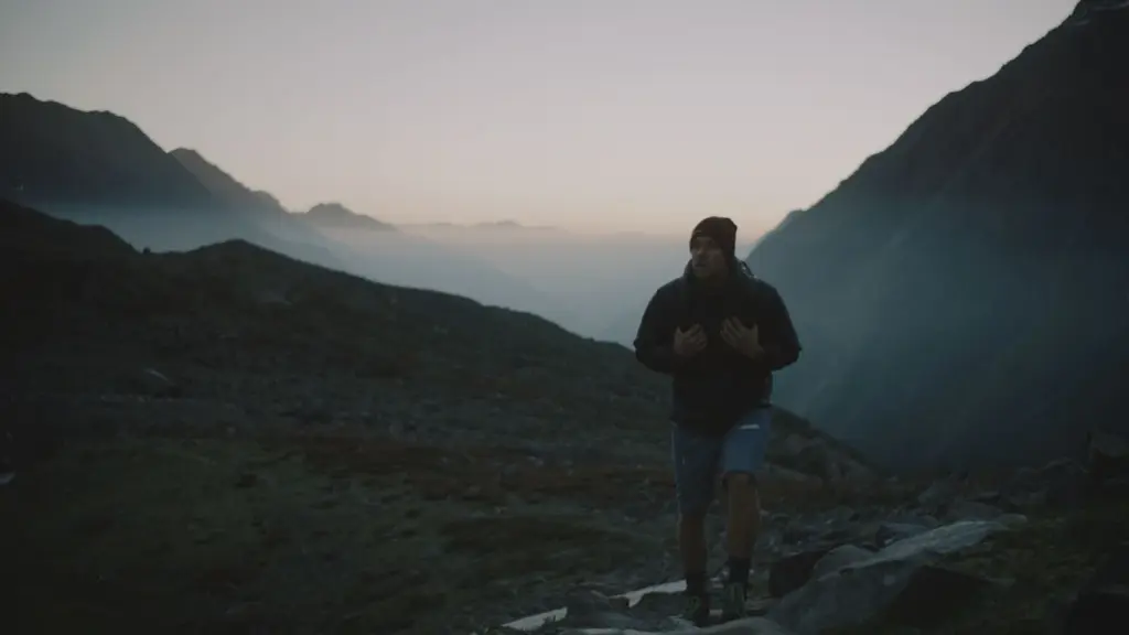 Timo Niessner macht eine Wanderung