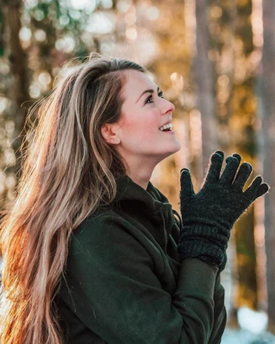 Kate Murphy draußen im Wald
